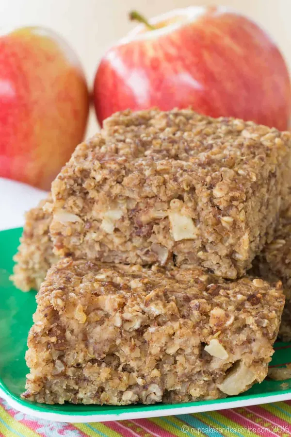 Cinnamon Apple Quinoa Breakfast Bars