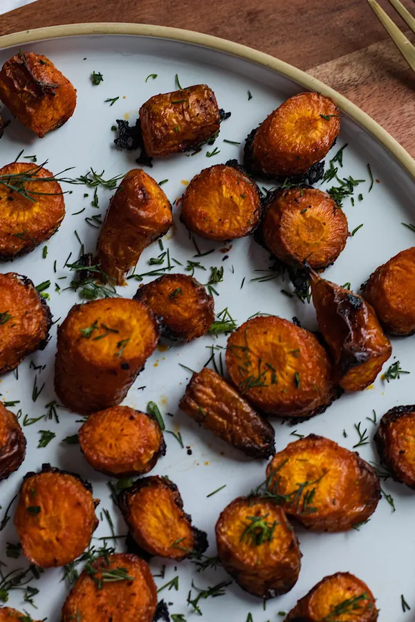 Harissa Lemon Maple Baked Carrots (vegan)