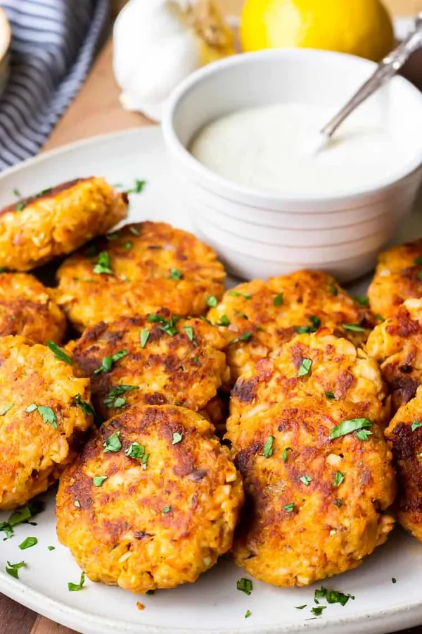 Lemon Garlic Salmon Cakes