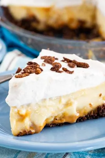 No-Bake Dulce de Leche Banana Cream Pie with Cocoa PEBBLES™ Crust
