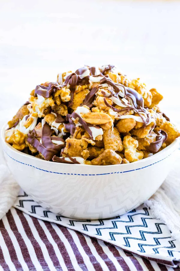 Peanut Butter Chocolate Popcorn Bark