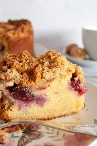 Plum amaretti crumble cake