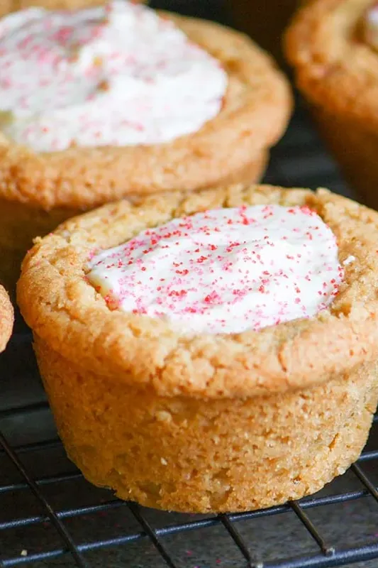 Raspberry Cheesecake Cookie Cups