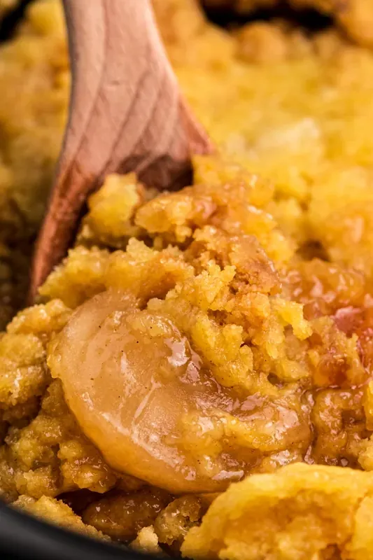 Slow Cooker Apple Dump Cake