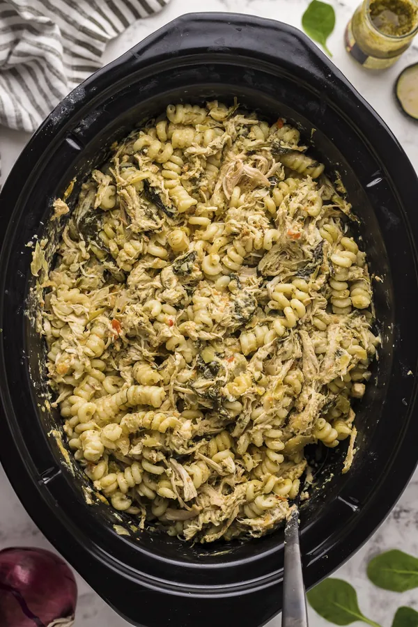 Slow Cooker Chicken Spinach Artichoke Pasta
