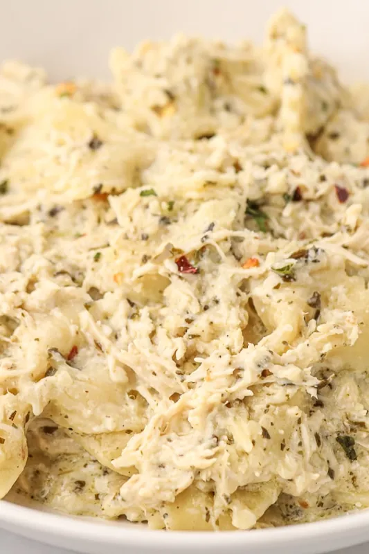 Slow Cooker Creamy Pesto Chicken Pasta