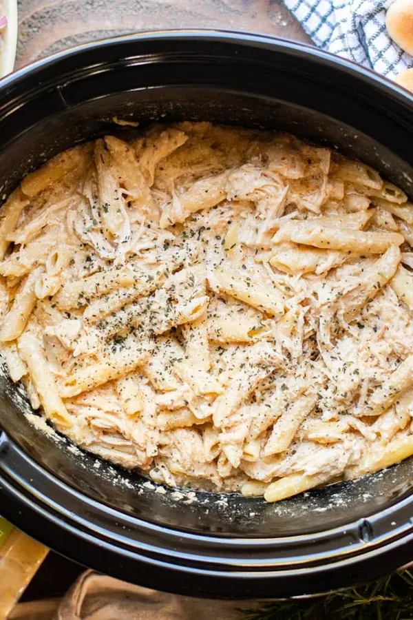 Slow Cooker Olive Garden Chicken Pasta