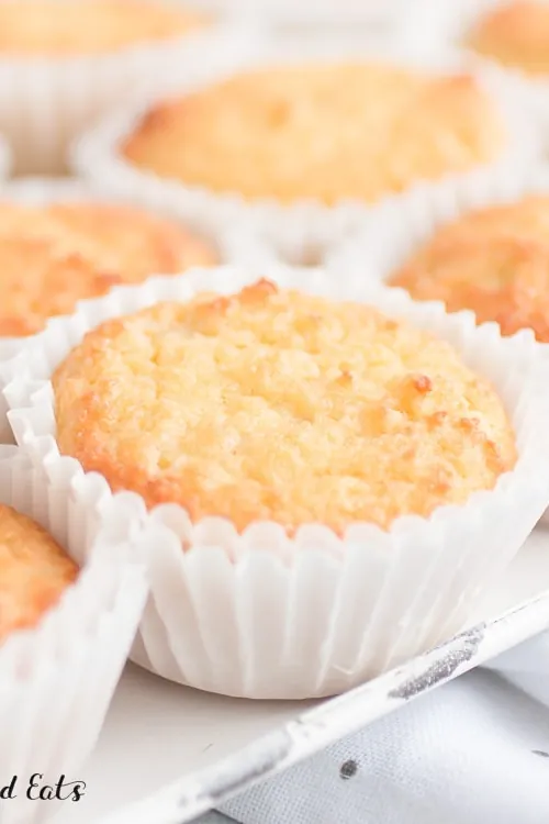 Sour Cream Vanilla Keto Cupcakes