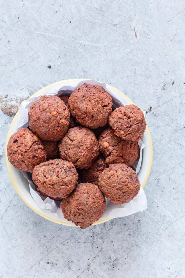 Vegan falafels with Beetroot