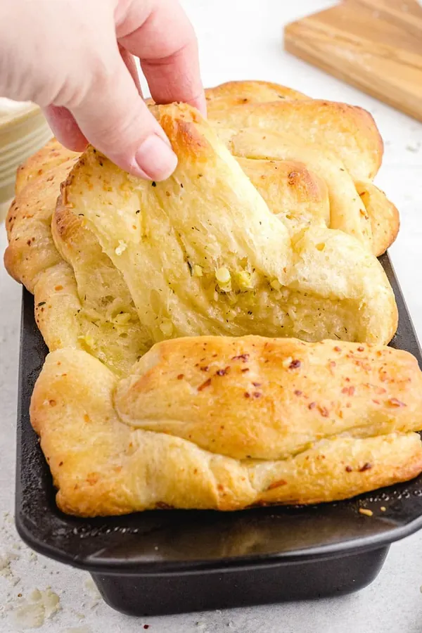 Cheesy Pull-Apart Garlic Bread