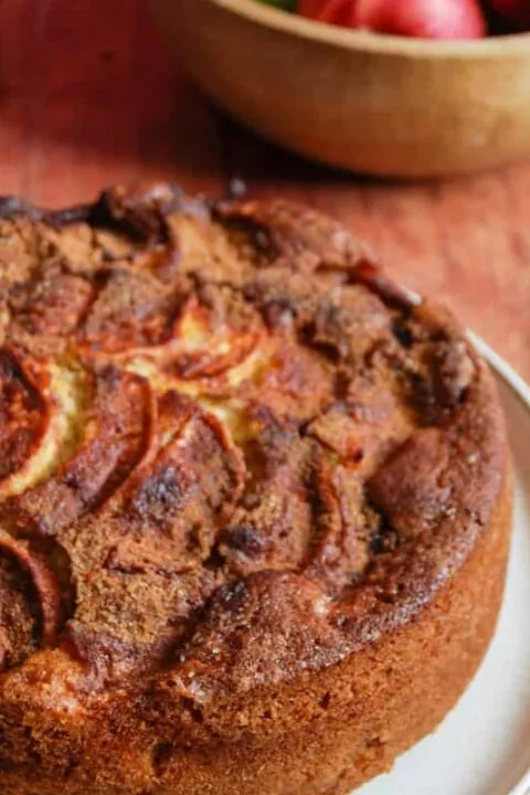 Easy Apple and Cinnamon Cake