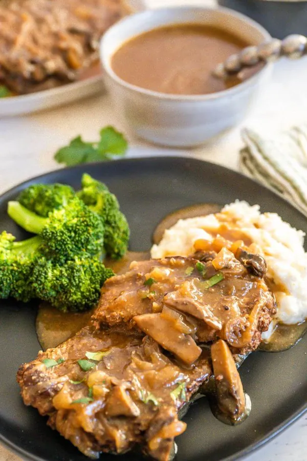 Easy Slow Cooker Cube Steak Recipe with Gravy