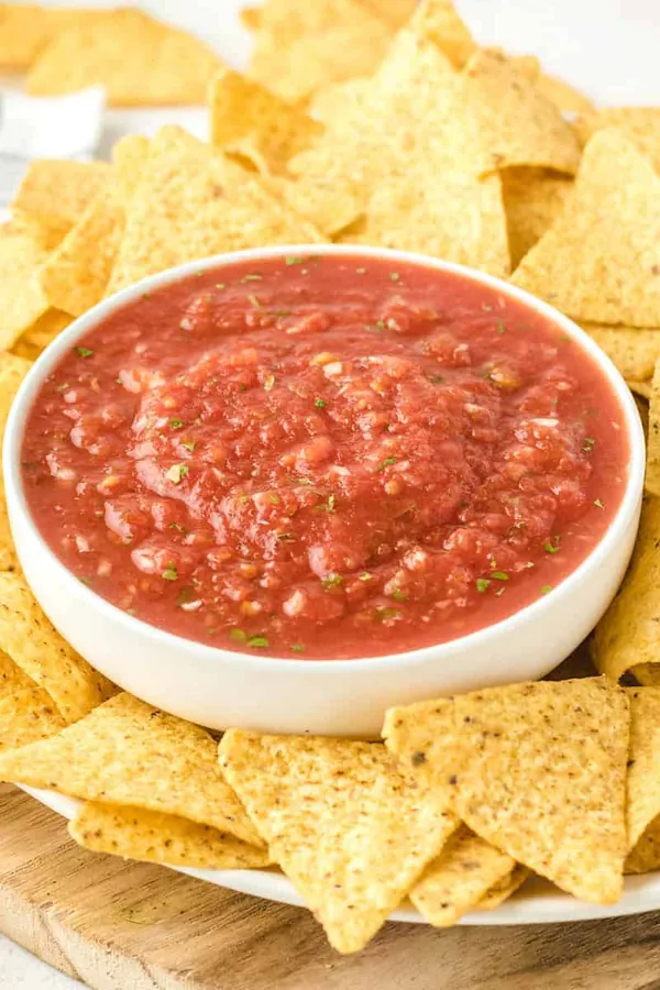 Homemade Salsa Recipe (Easy!)