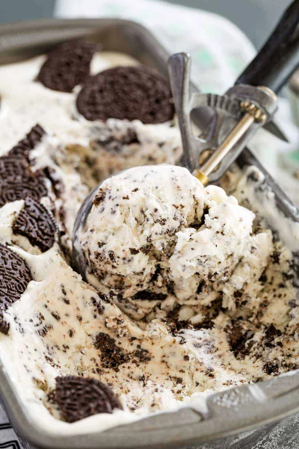 No-Churn Cookies and Cream Ice Cream