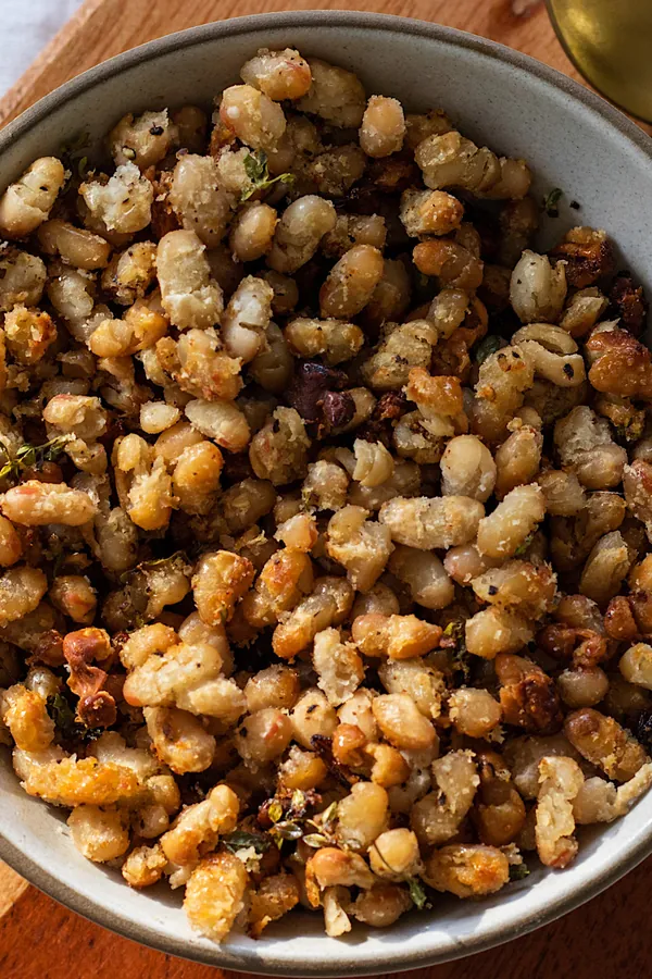 ROASTED CRISPY WHITE BEANS WITH GARLIC AND THYME