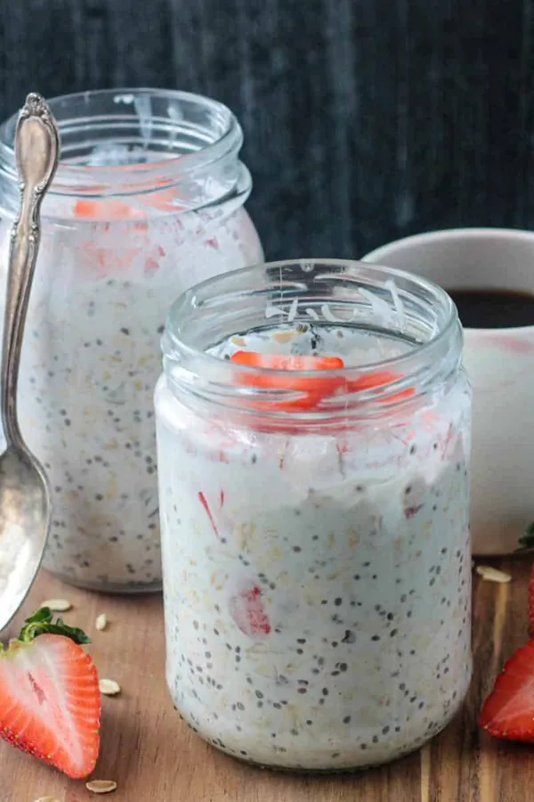 Strawberry Overnight Oats with Coconut Milk