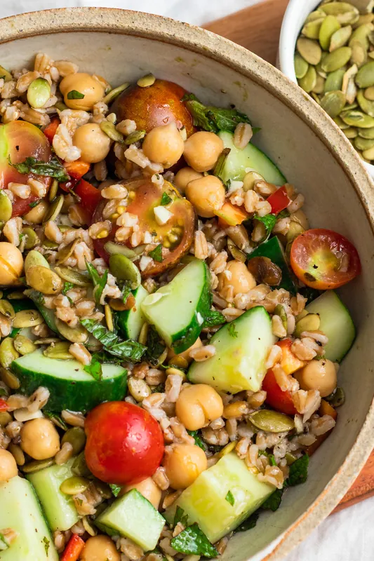 Summer farro salad with apple cider vinaigrette (vegan)