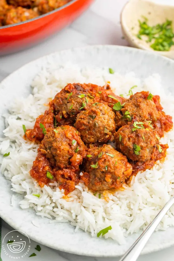Beef Meatballs With Tomato Sauce and Rice