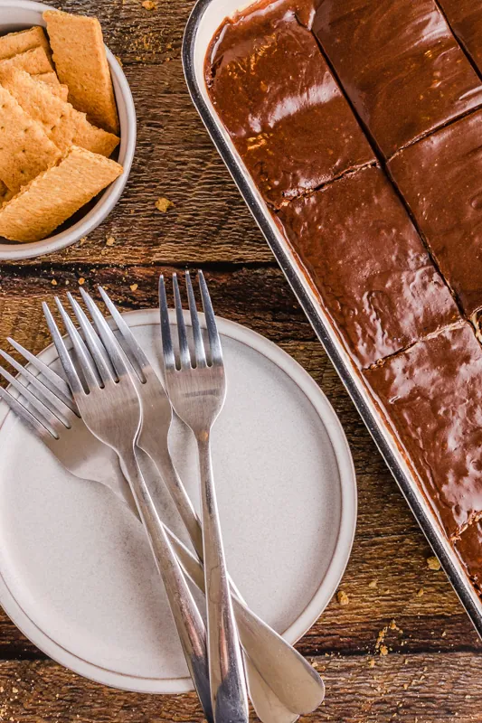 Old-Fashioned Chocolate Eclair Cake