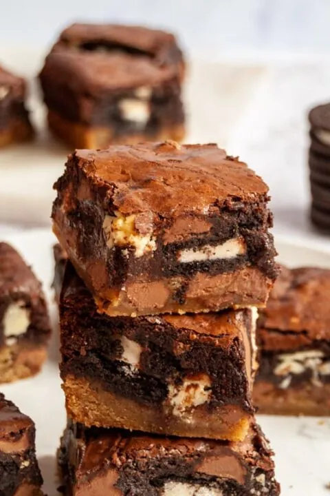 Oreo cookie dough brownies 