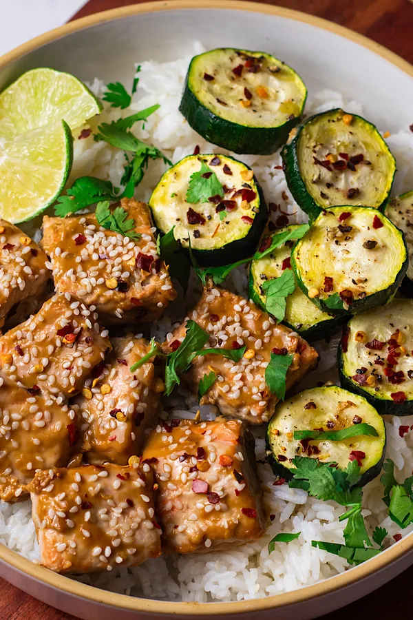 Sesame Salmon Bites with Zucchini