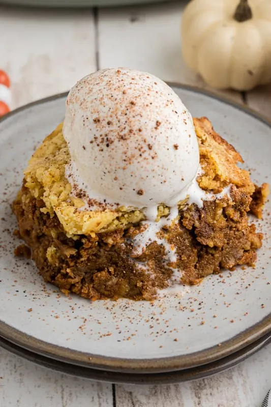 Slow Cooker Pumpkin Cobbler
