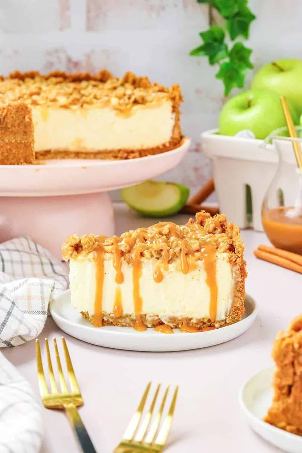 Apple Crisp Cheesecake