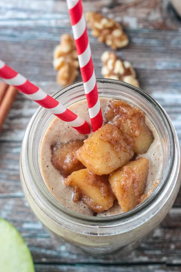 Apple Pie Smoothie with Walnuts and Flax