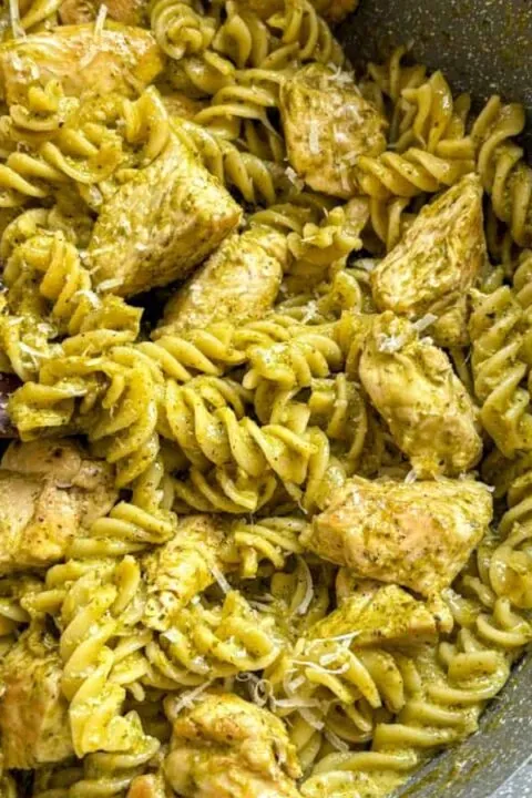 Creamy Chicken Pesto Pasta 