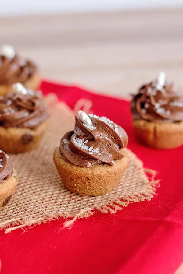 Easy Caramel Chocolate Chip Cookie Cups
