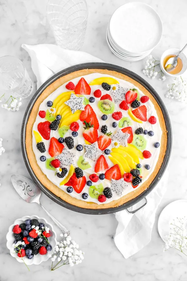 Easy Fruit Pizza Recipe with Sugar Cookie Crust
