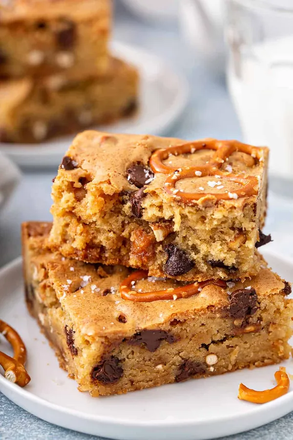 Salted Caramel Blondies with Pretzels