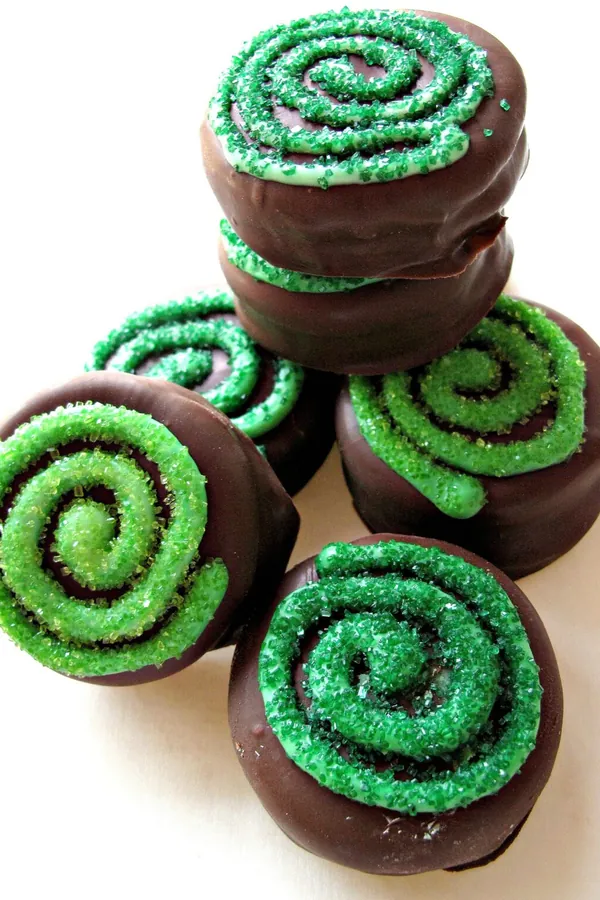 St. Patrick's Day Chocolate Covered Oreos