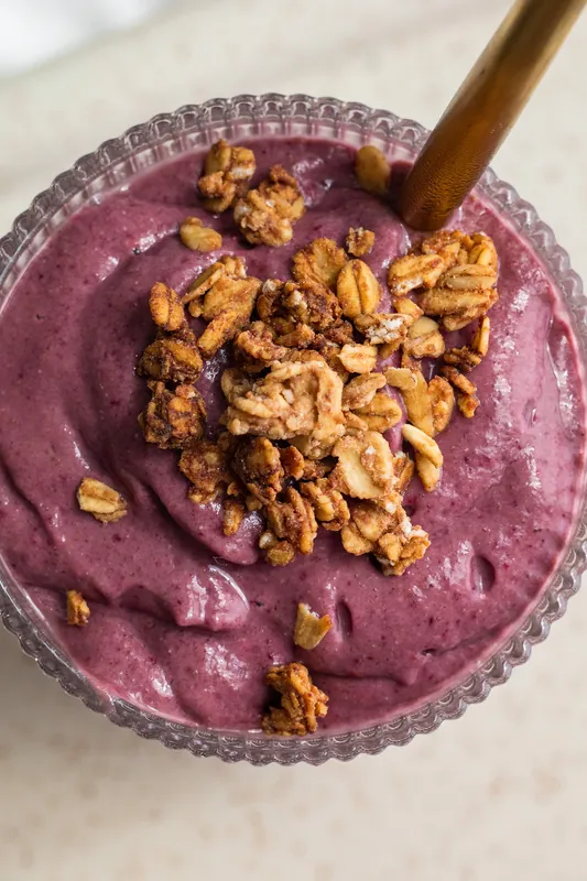 Blackberry Avocado Banana Smoothie with Cauliflower (vegan)
