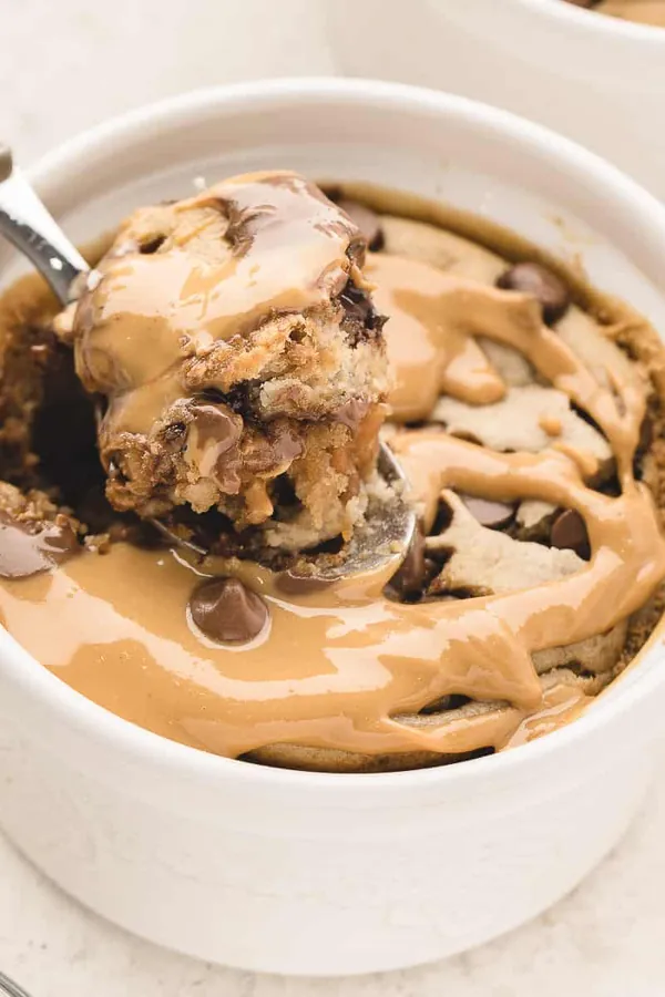 Blended Baked Oats with Peanut Butter and Chocolate