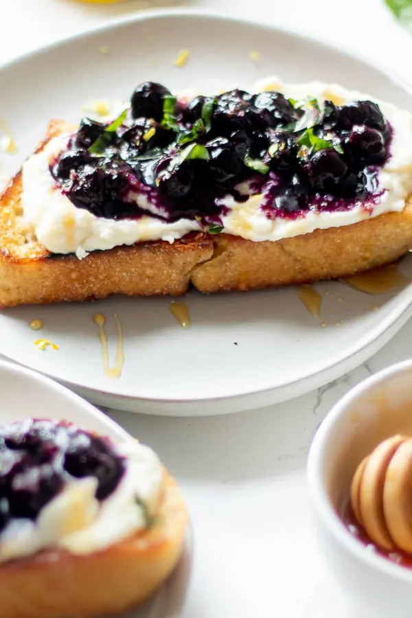 Blueberry Toast with Whipped Ricotta Recipe