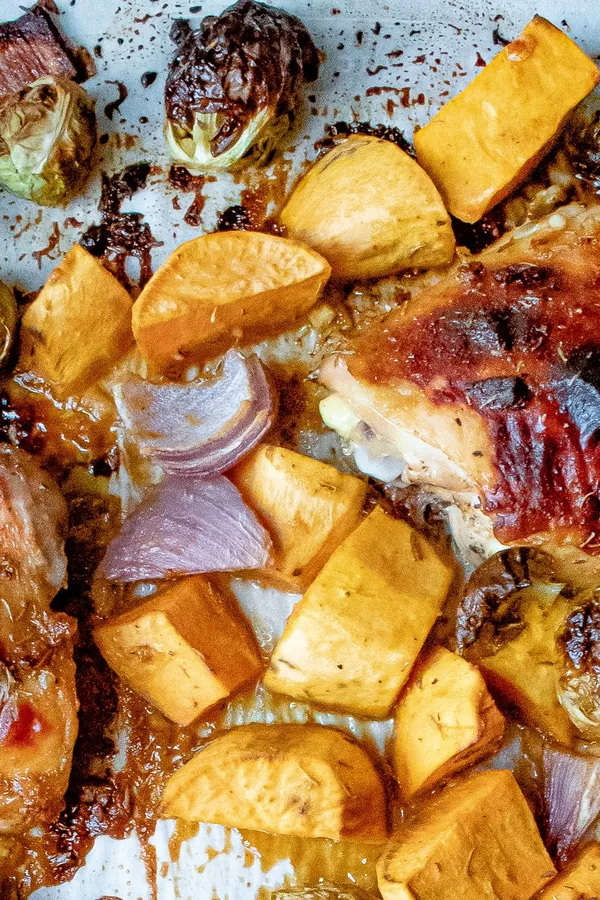 Easy Sheet Pan Chicken Thighs with Roasted Veggies