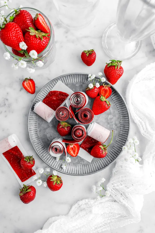 Easy Strawberry Fruit Roll Ups (Homemade Fruit Leather!)