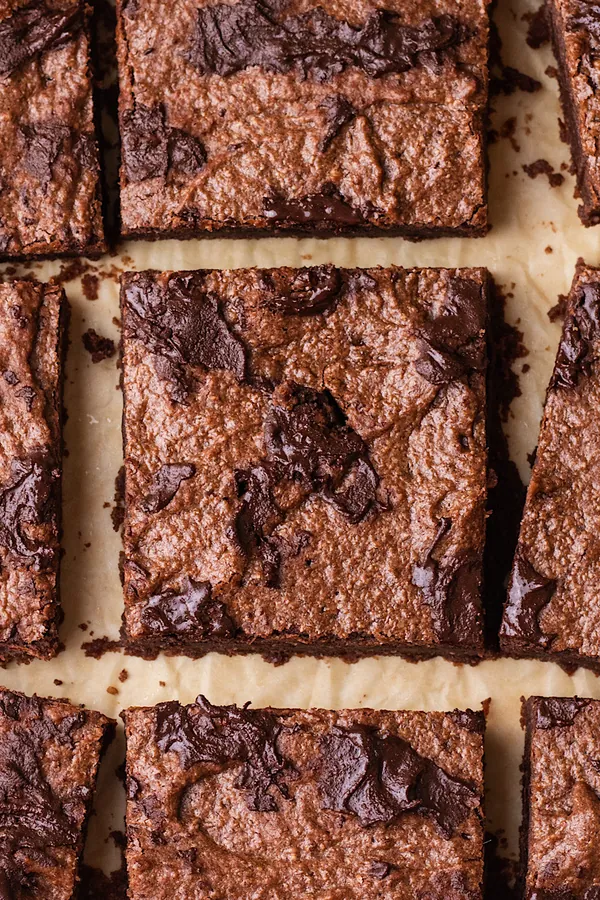 Fudgy oat flour brownies (vegan)