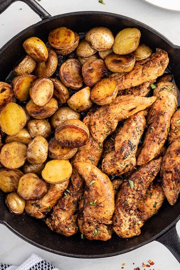 Garlic Butter Chicken and Potatoes Skillet