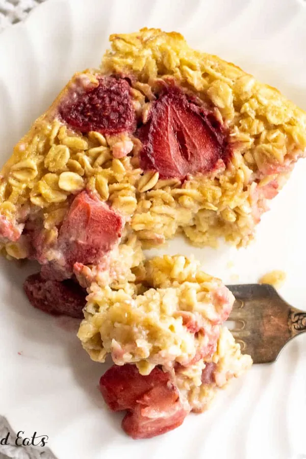 Healthy Baked Oatmeal with Strawberries