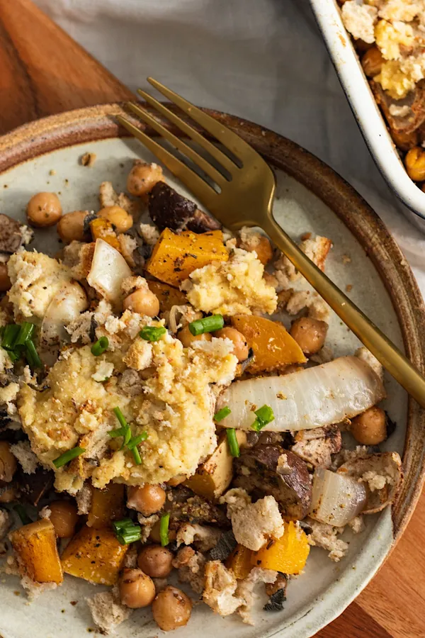 one pan butternut squash and chickpea casserole (vegan)