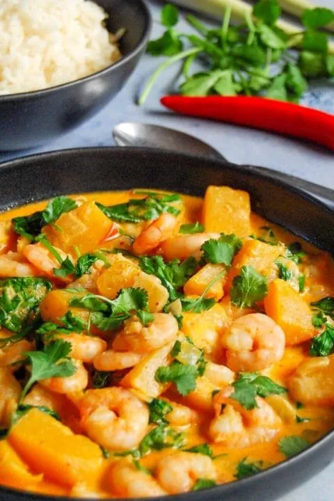 Quick Thai red prawn and spinach curry