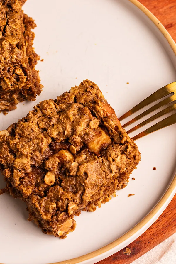 vegan apple pie oatmeal bars