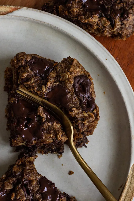 Vegan Oatmeal Chocolate Chip Blondie Bars