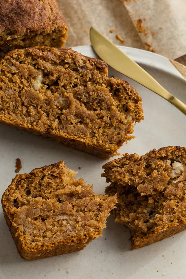 vegan pumpkin banana bread with olive oil and spelt flour