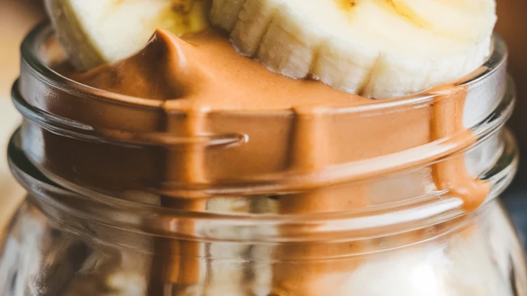 Peanut Butter Banana Overnight Oats - Featured