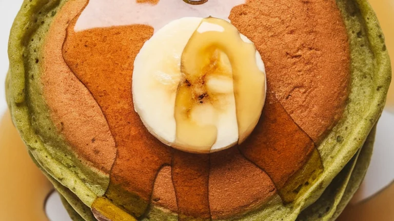 Spinach and Banana Blender Pancakes - Featured