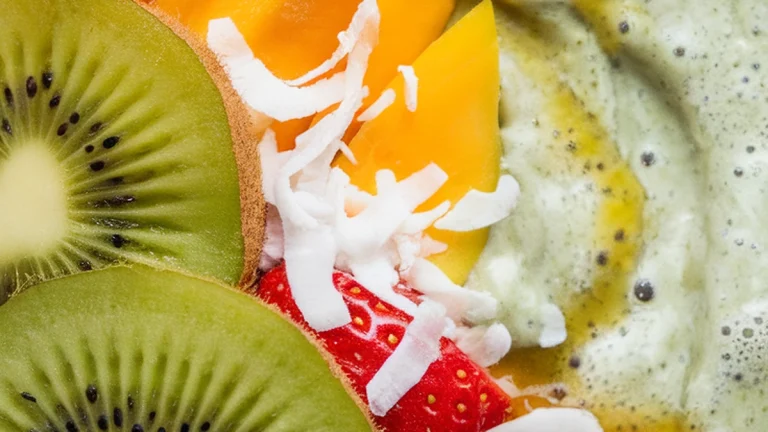 Tropical Mango Spinach Smoothie Bowl - Featured