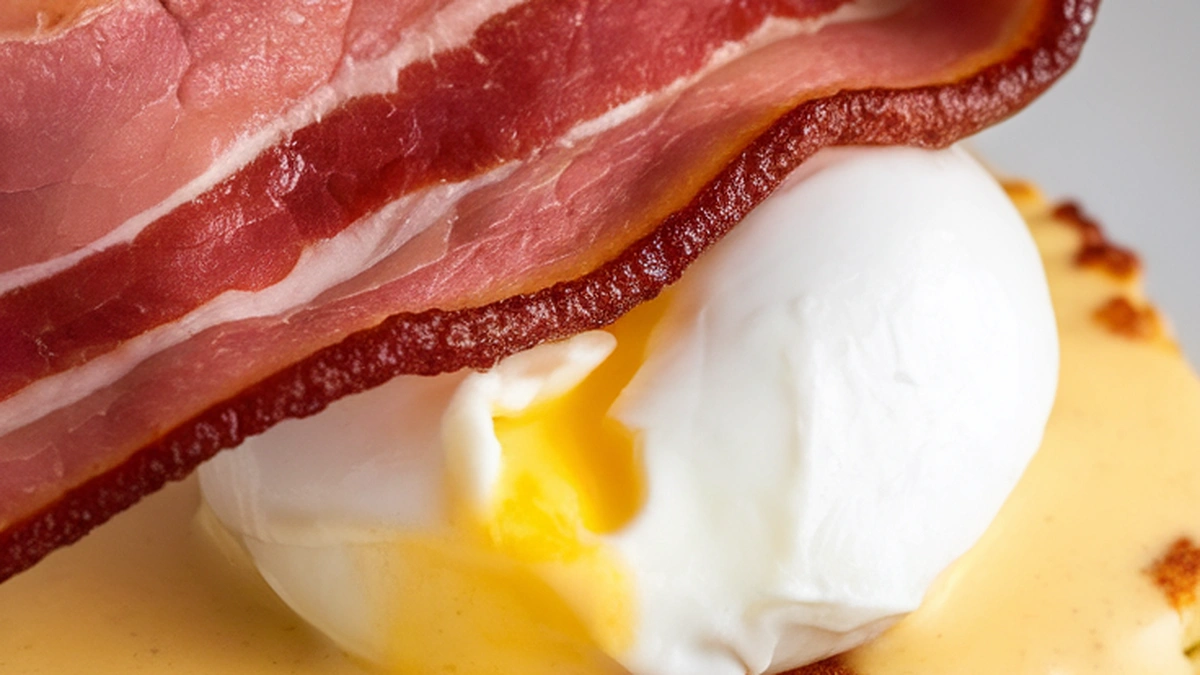 Keto Eggs Benedict - Featured